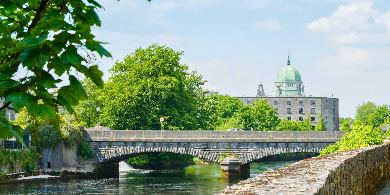 Hop-on hop-off sightseeing bus tours in Galway, Ireland – Top landmarks, famous attractions, and hidden gems in 2026