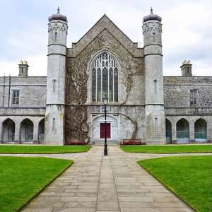 Visit Galway from a Hop-On Hop-Off sightseeing bus – Explore landmarks and attractions in 2025 Hop on the open-top bus in Galway, Ireland – Discover top attractions, monuments, and hidden gems with a hop-on hop-off tour in 2025
